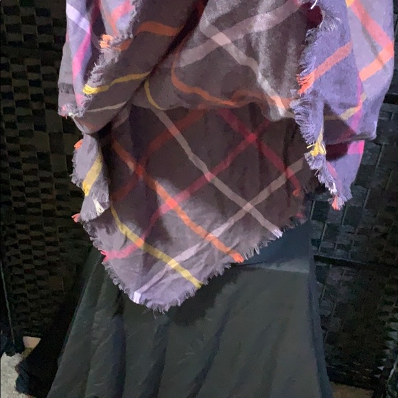 Plaid Zip up Ruana - Picture 6 of 8